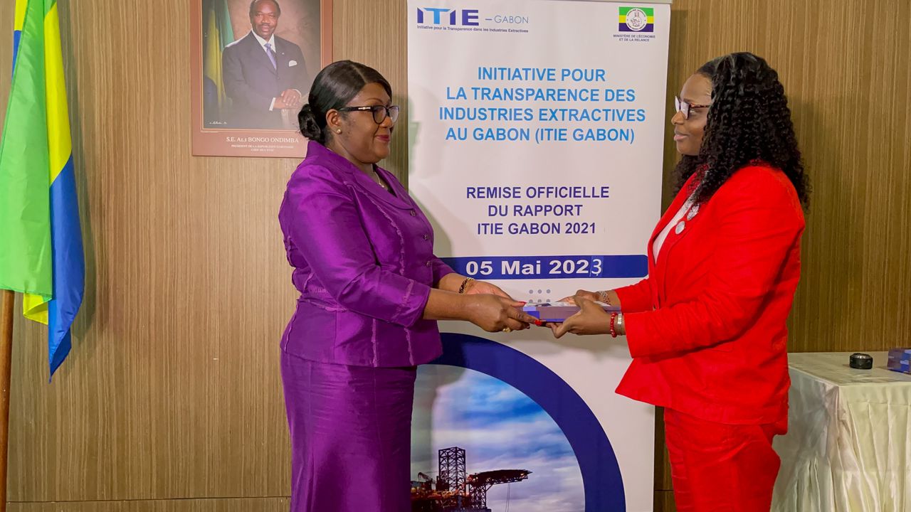 REMISE OFFICIELLE DU RAPPORT ITIE GABON 2021 AUPRÈS DE MADAME